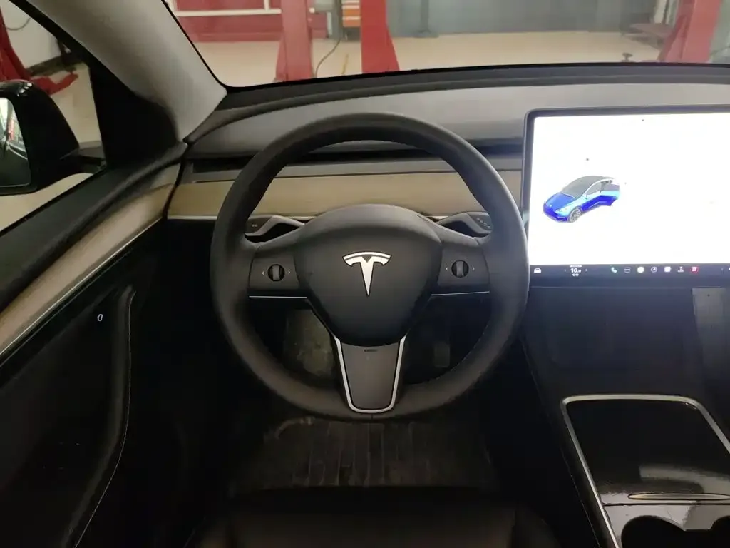 Tesla Model Y — фото 3
