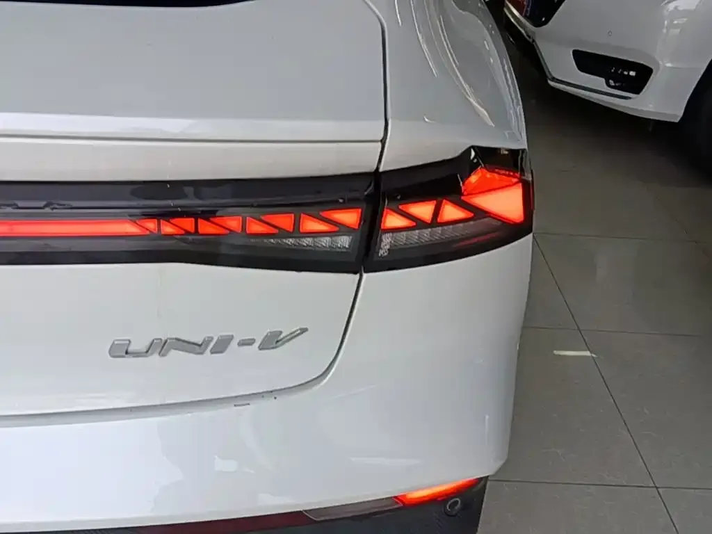 Changan UNI-V iDD 2026 из CN, фото 4