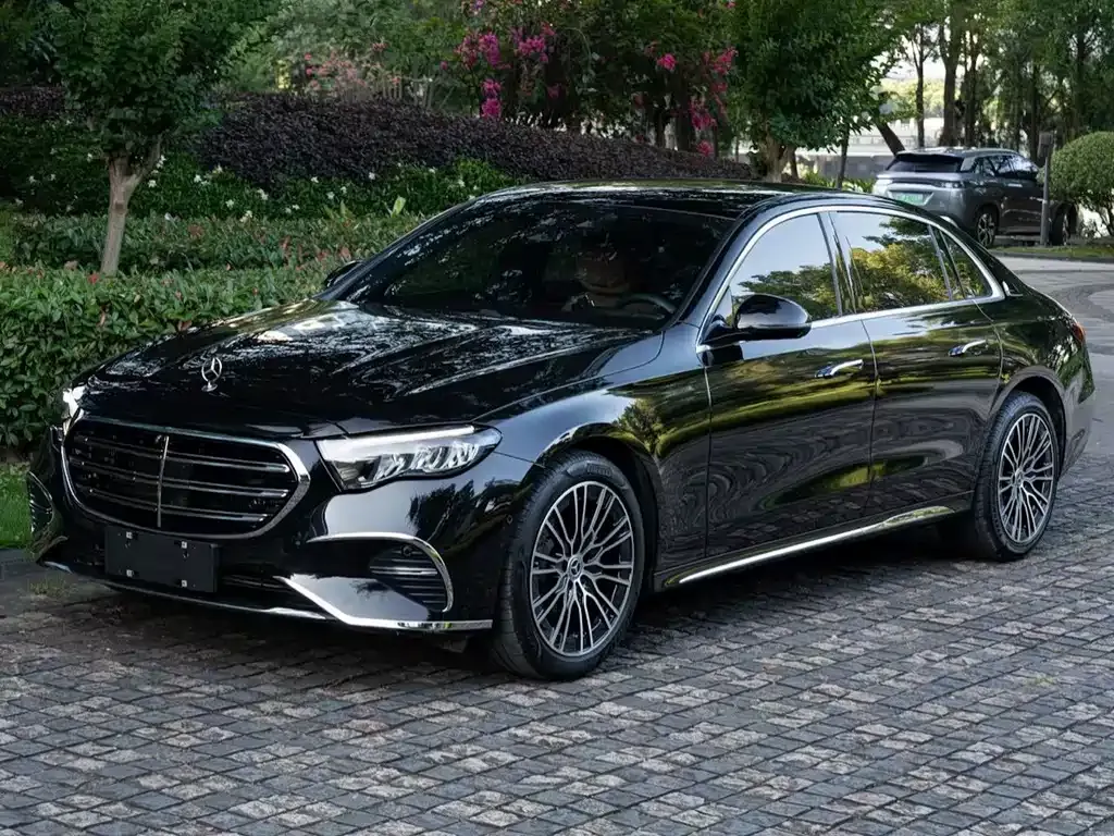 Mercedes-Benz E-Class — фото 1