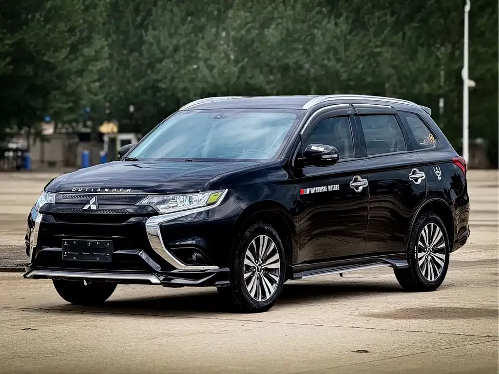 Mitsubishi Outlander — фото 1