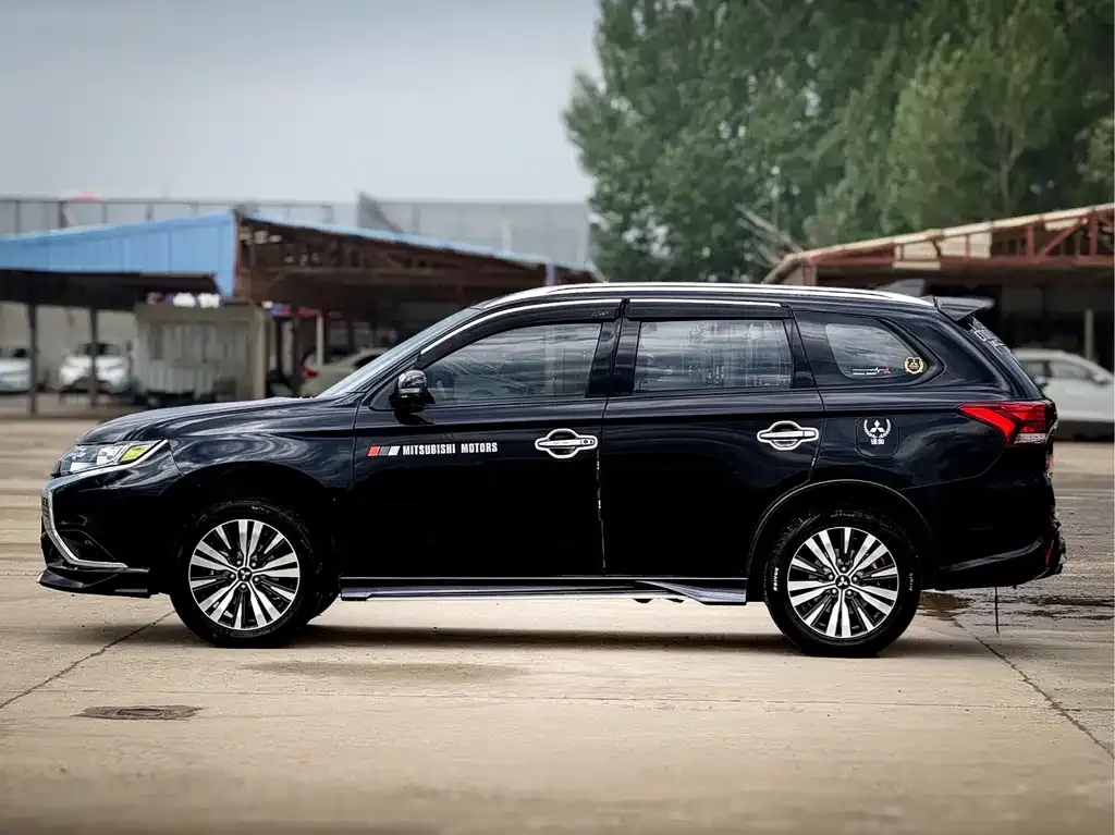 Mitsubishi Outlander — фото 4