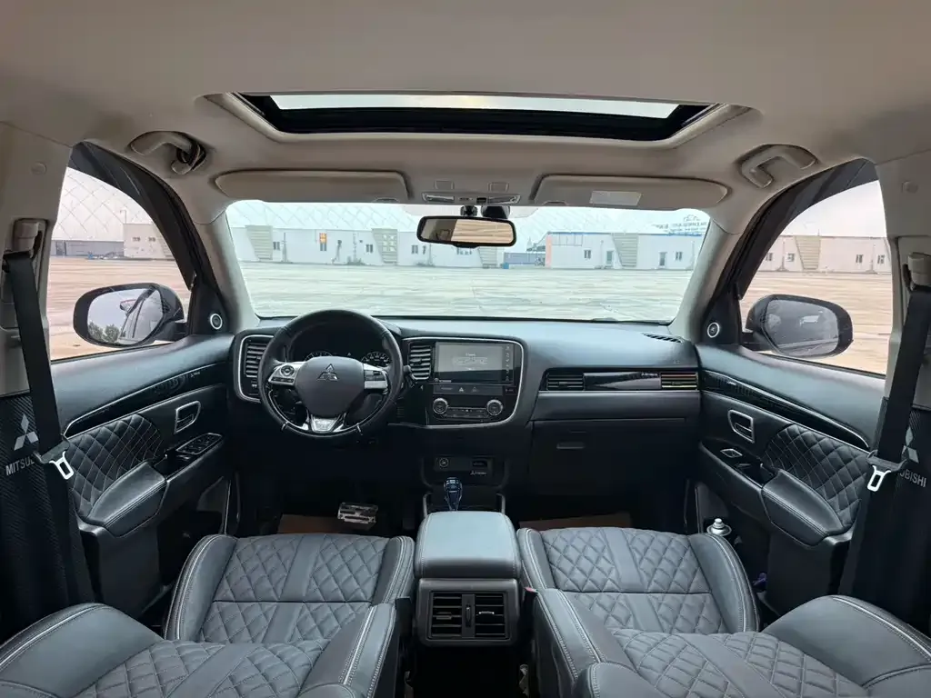Mitsubishi Outlander — фото 10