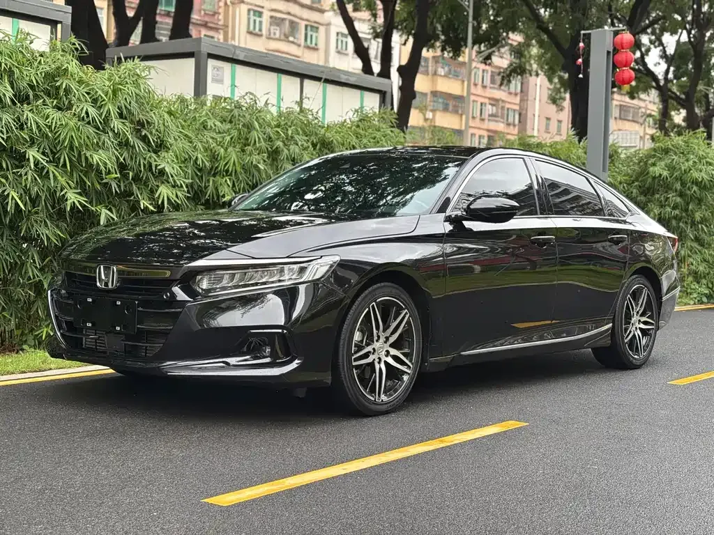 Honda Accord — фото 1