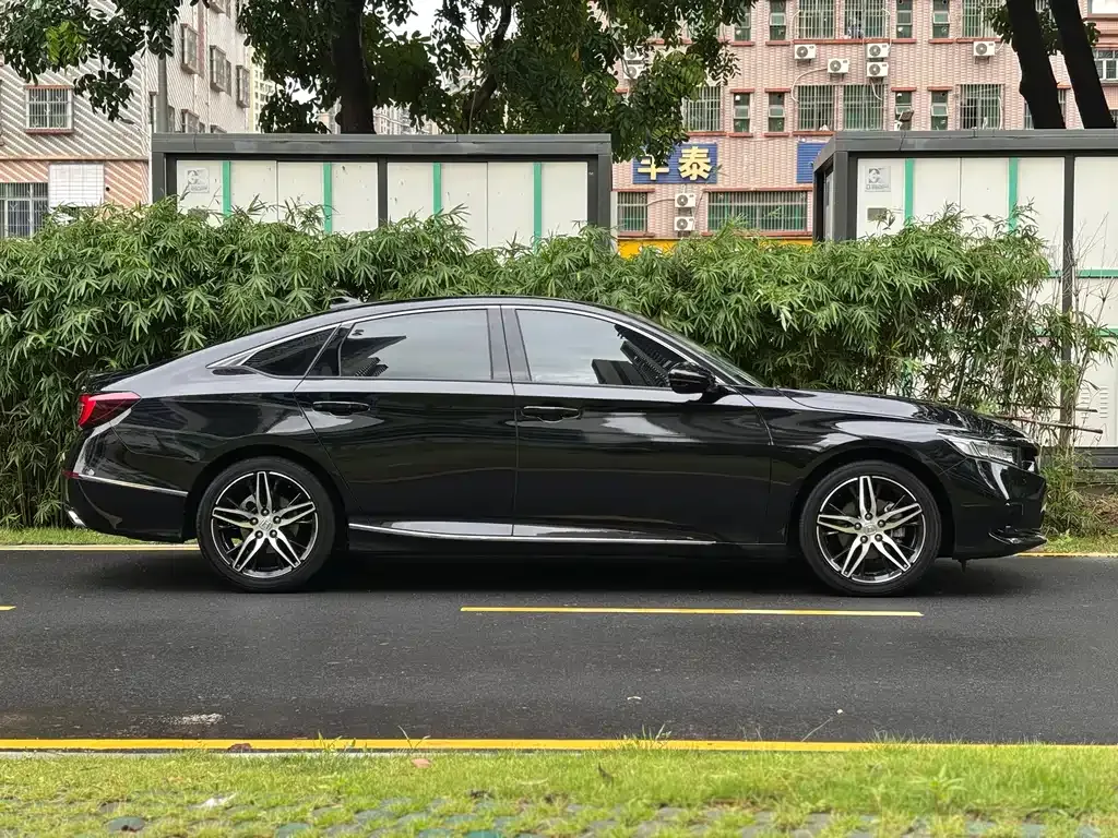 Honda Accord — фото 9