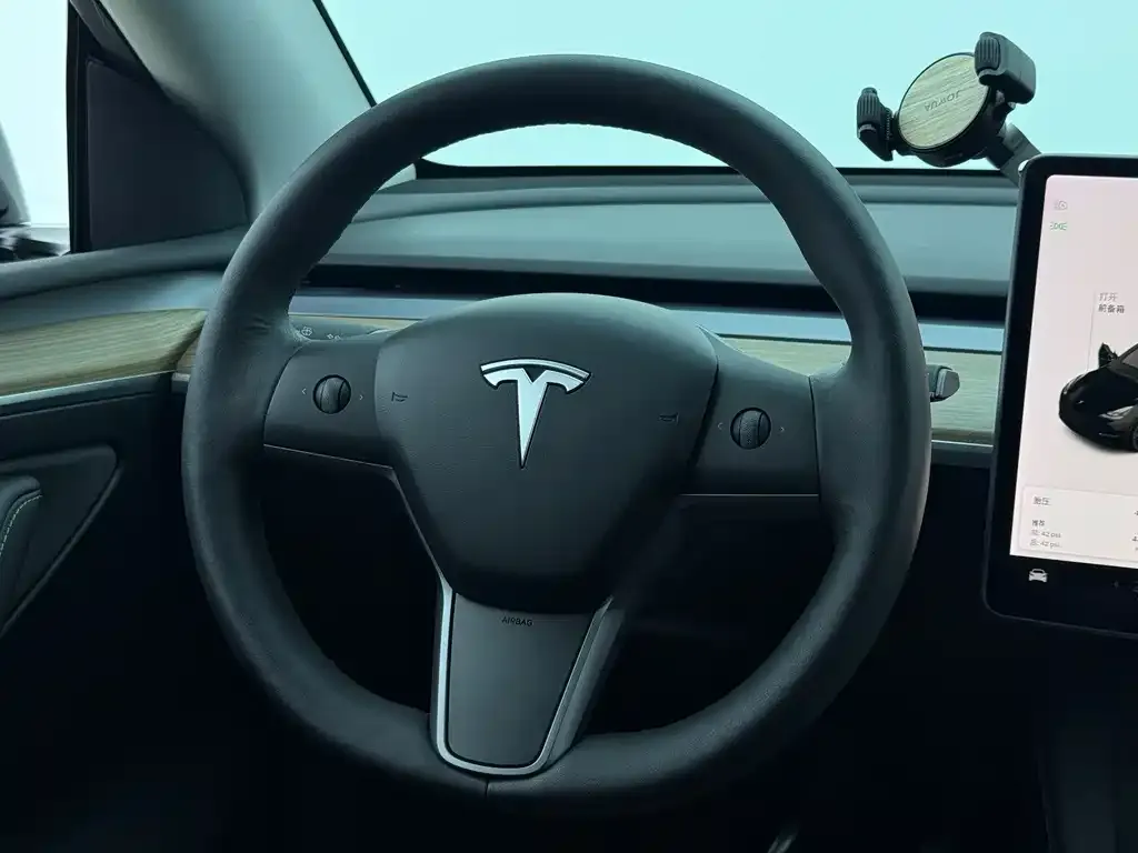Tesla Model Y — фото 7