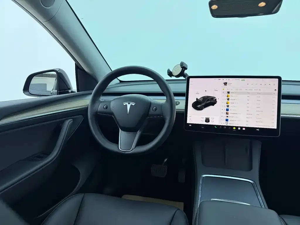 Tesla Model Y — фото 3