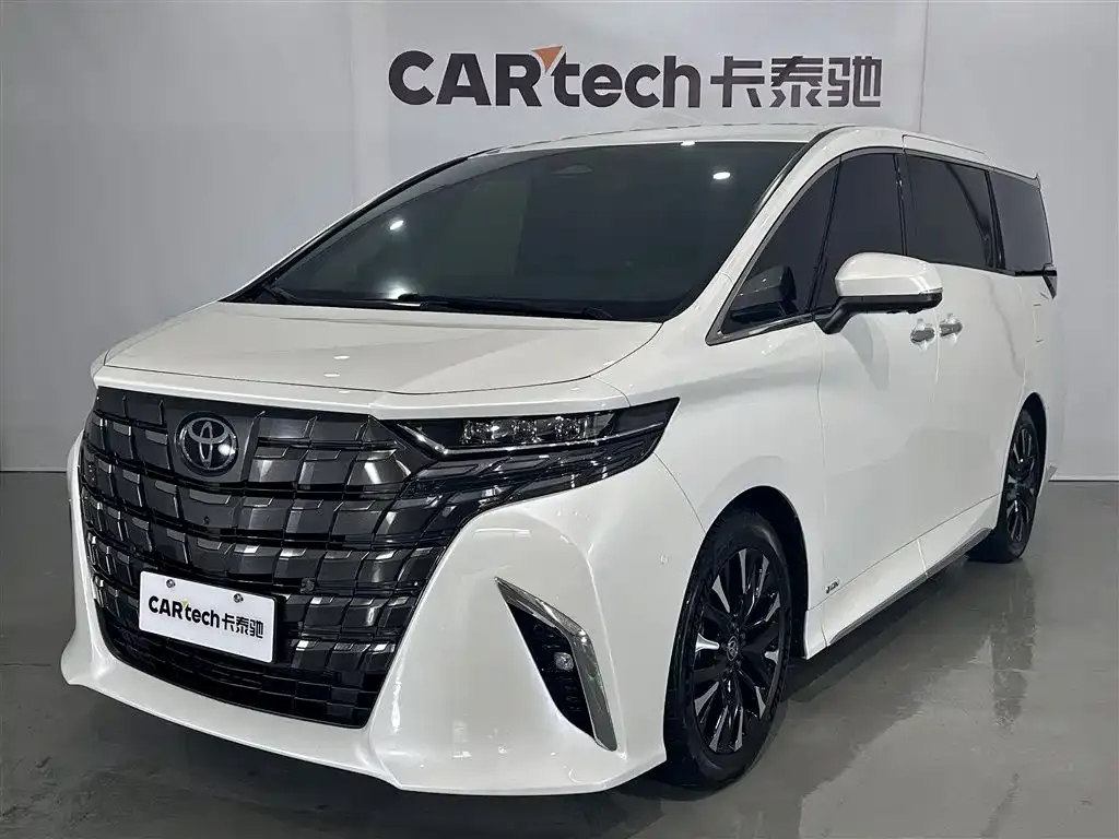 Toyota Alphard — фото 1