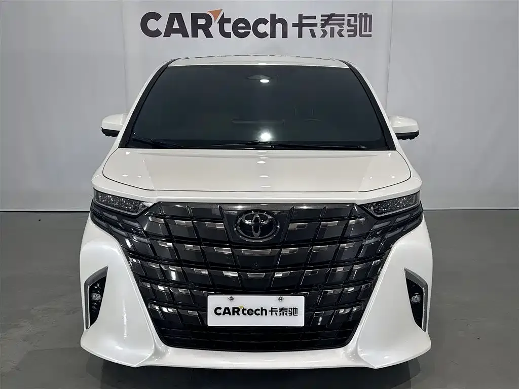 Toyota Alphard — фото 9