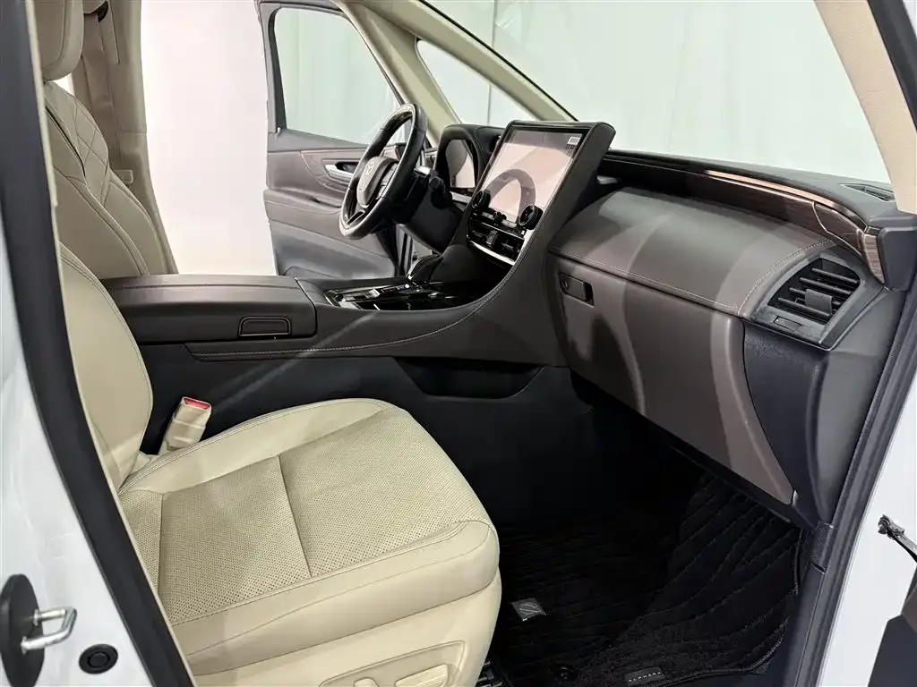 Toyota Alphard — фото 7