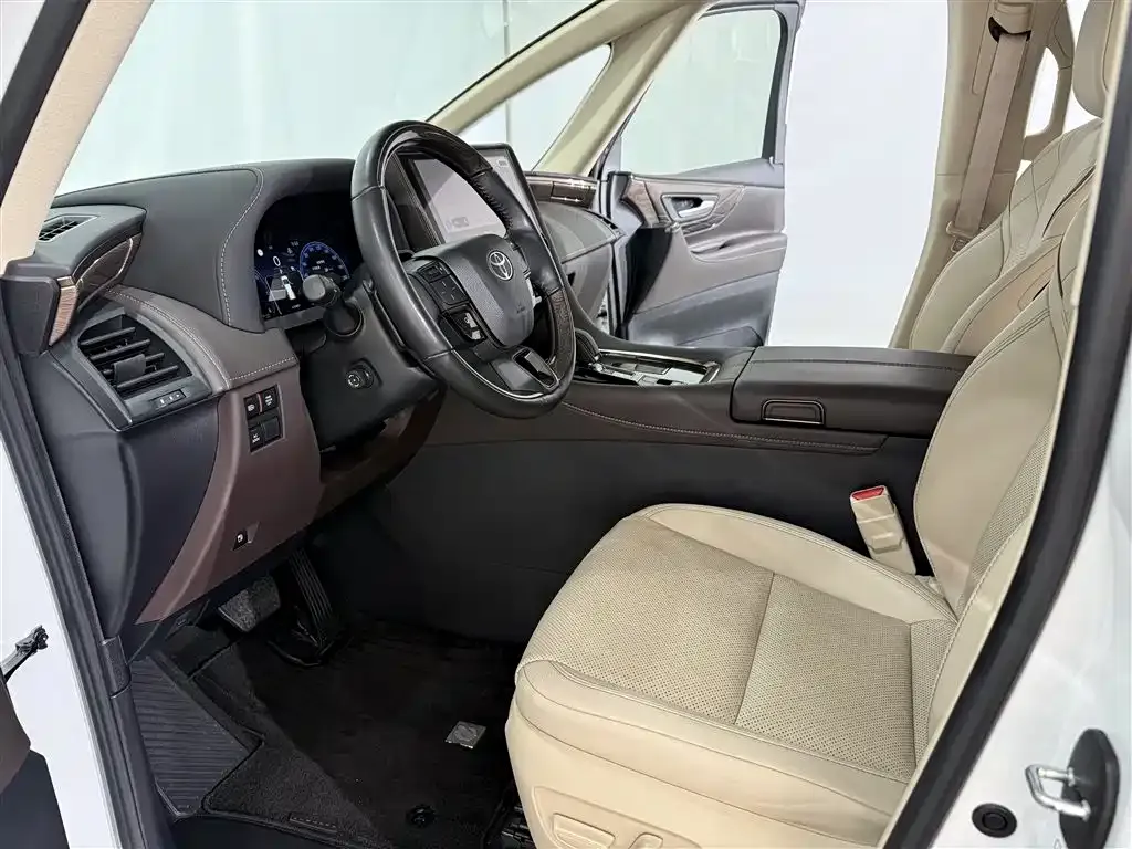 Toyota Alphard — фото 3