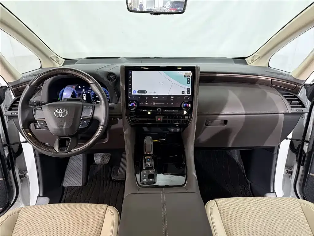 Toyota Alphard — фото 10