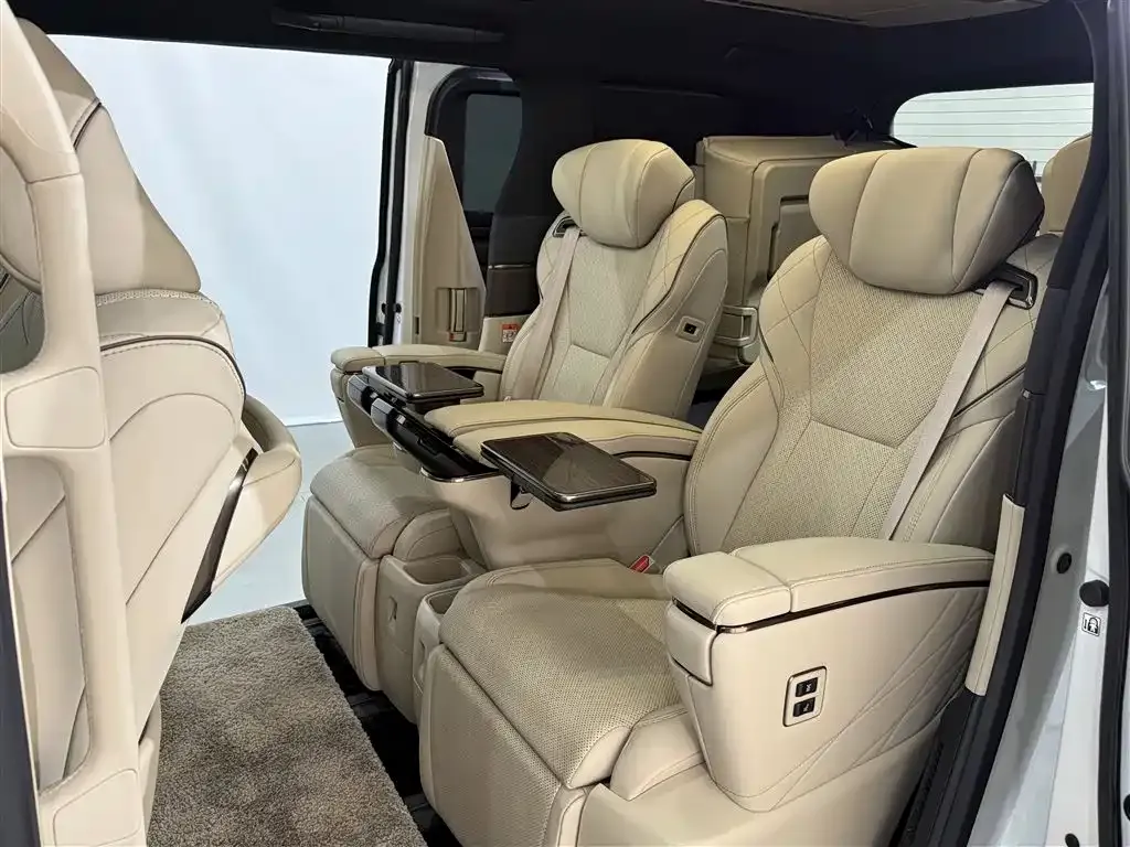 Toyota Alphard — фото 5