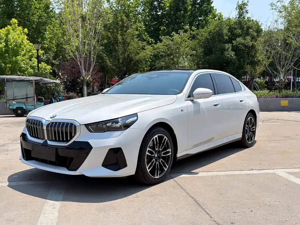 BMW 5 Series — фото 10