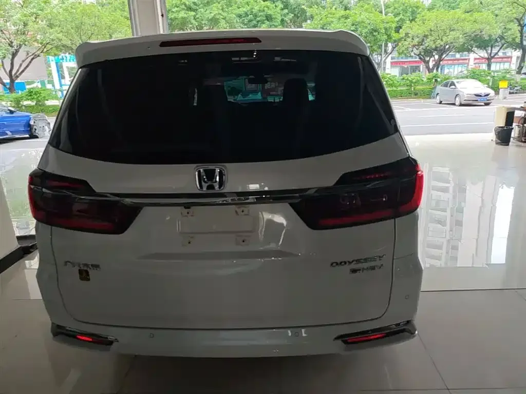 Honda Odyssey — фото 10