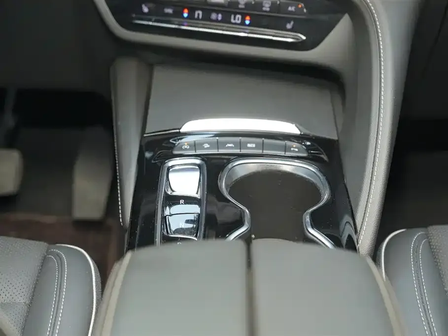 Buick Envision Plus — фото 9