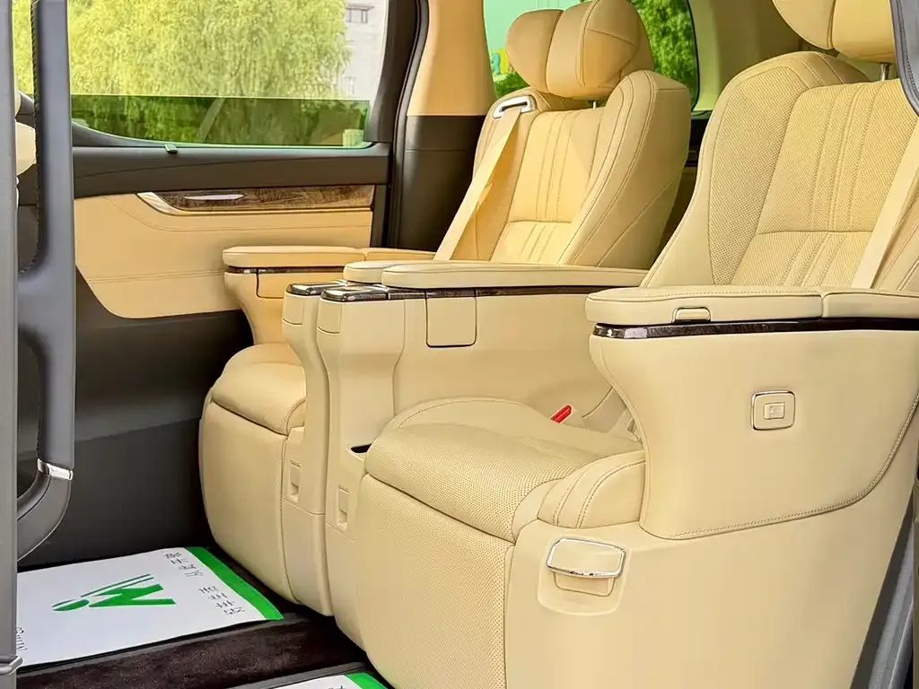 Toyota Alphard — фото 3