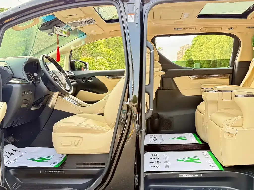 Toyota Alphard — фото 4