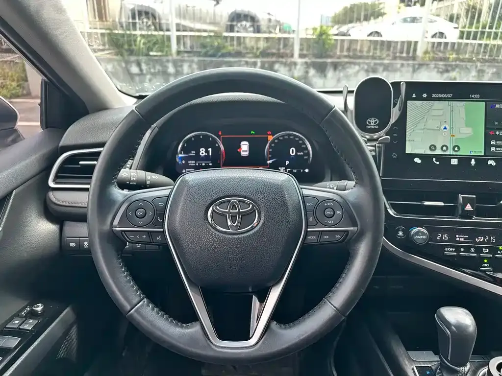 Toyota Camry — фото 8