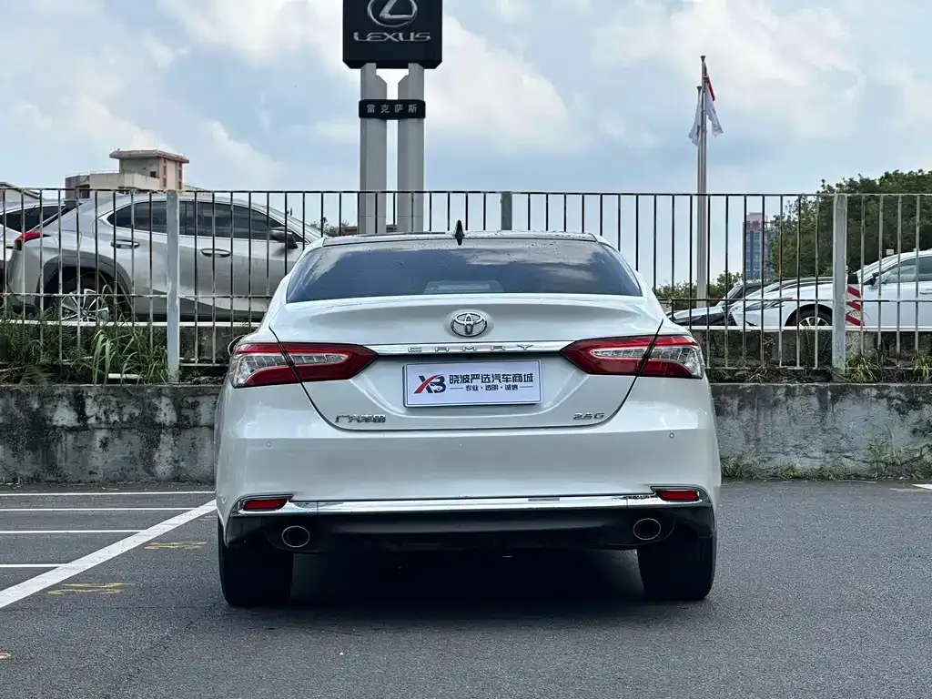 Toyota Camry — фото 4
