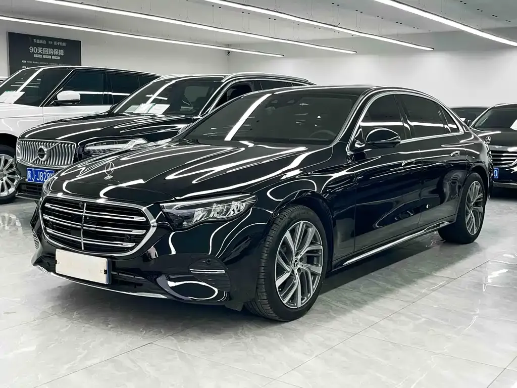 Mercedes-Benz E-Class — фото 1