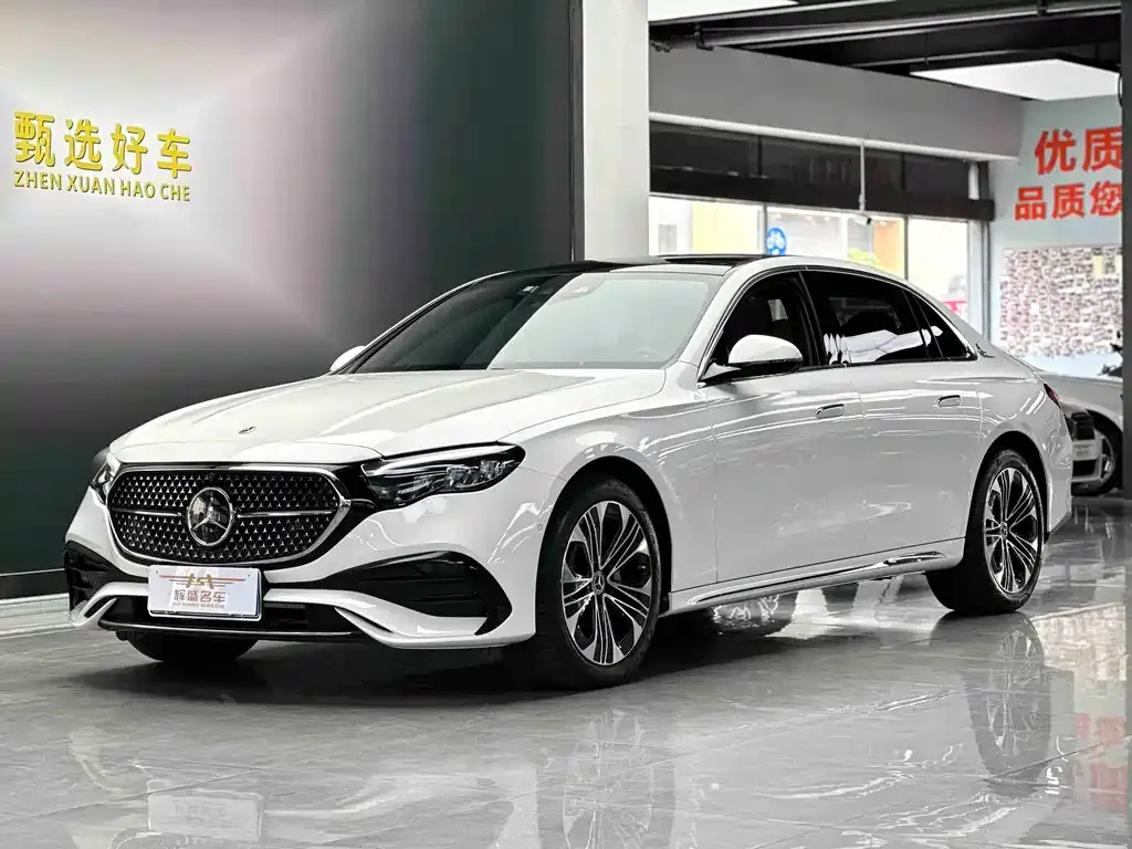 Mercedes-Benz E-Class — фото 1