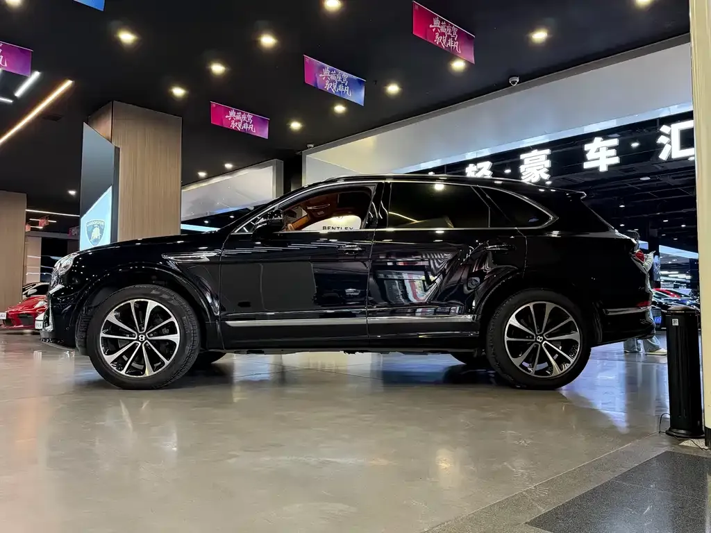 Bentley Bentayga 2021 из CN, фото 7