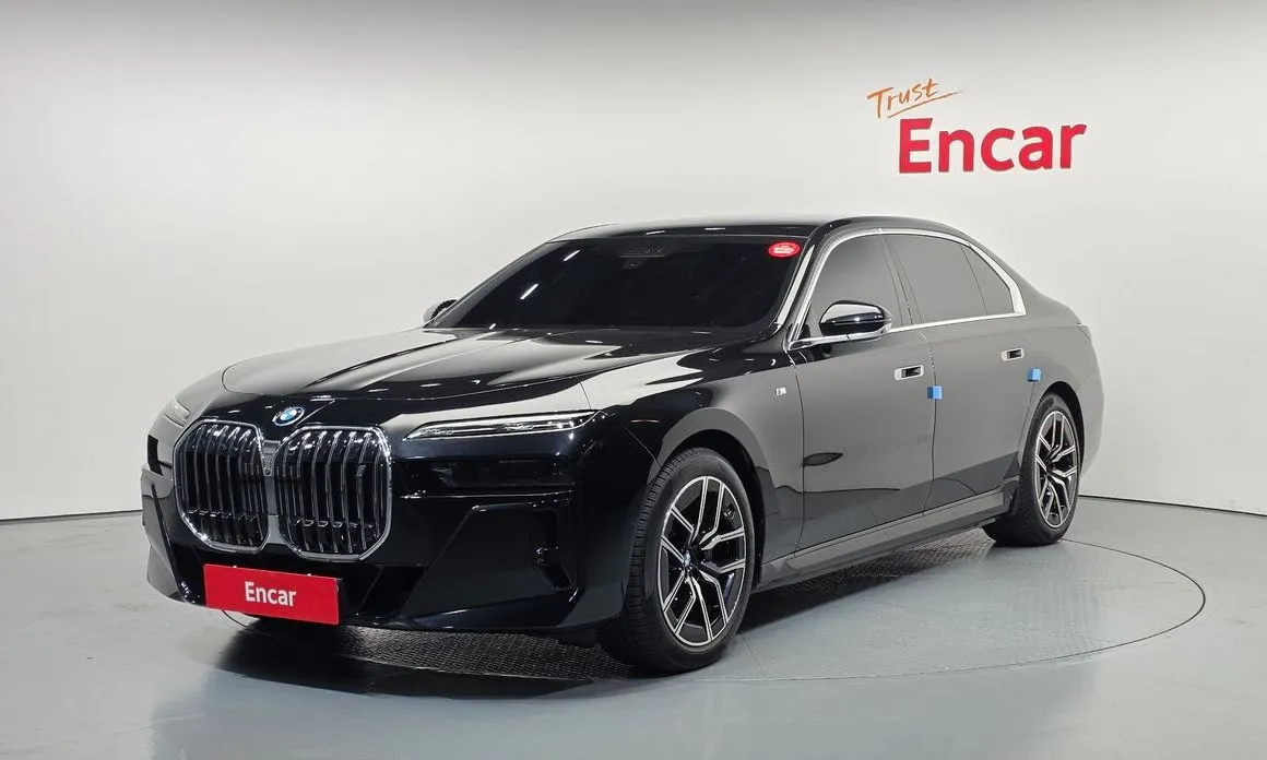 BMW i7