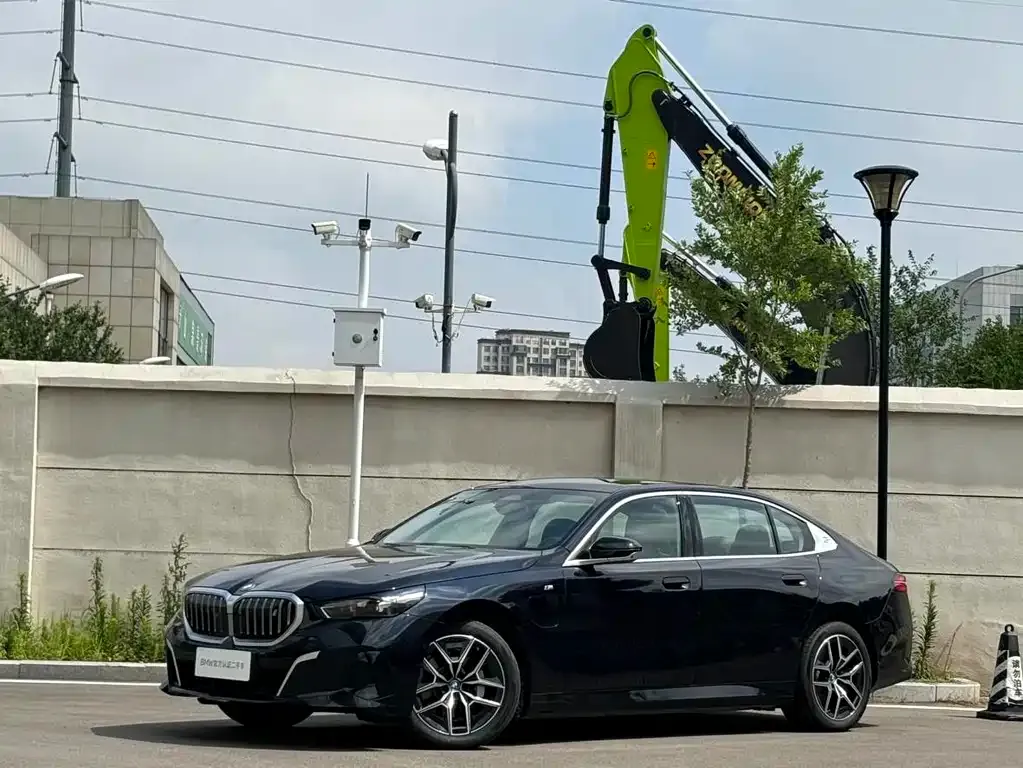 BMW i5