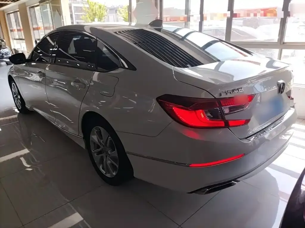 Honda Accord — фото 6