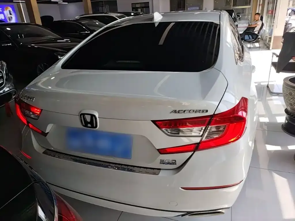 Honda Accord — фото 9