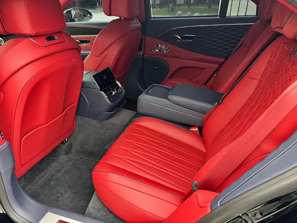 Bentley Flying Spur — фото 2