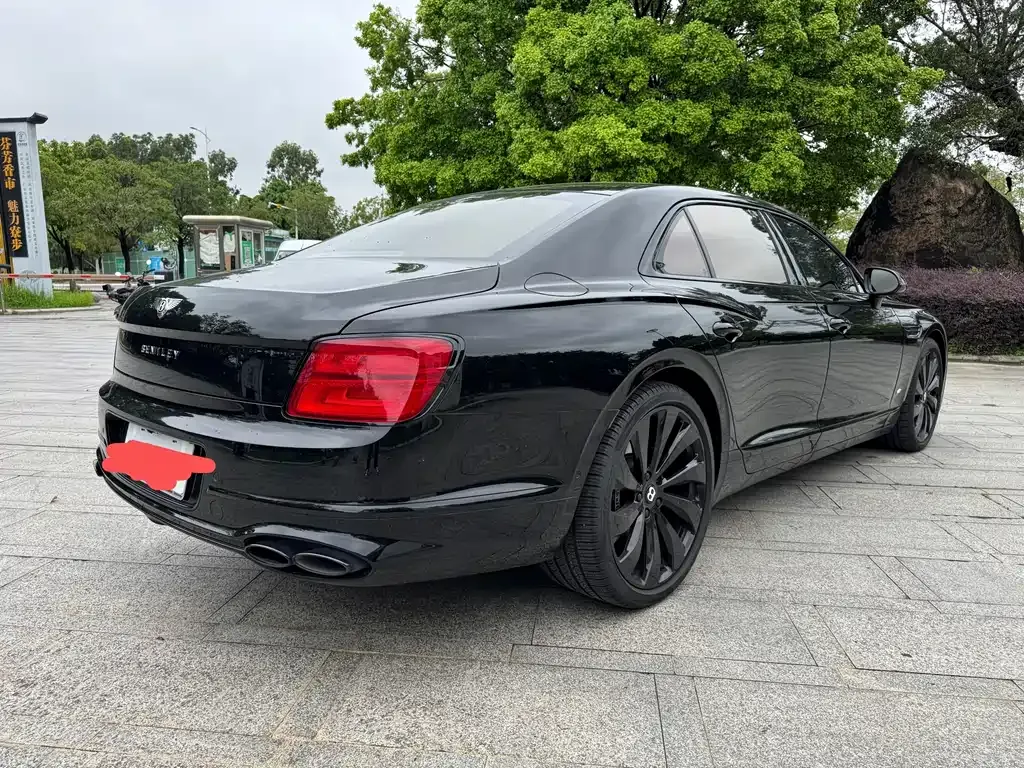 Bentley Flying Spur — фото 9