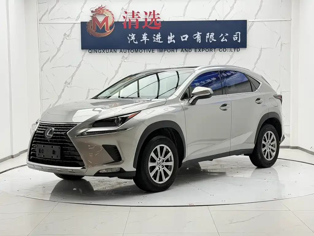 Lexus NX — фото 1
