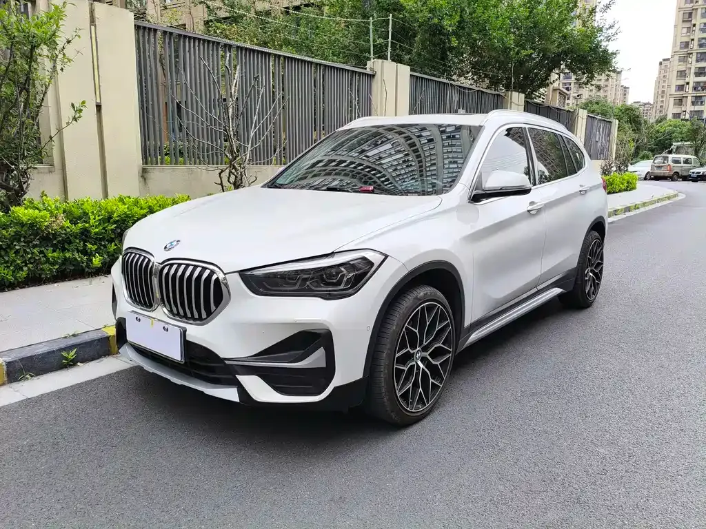 BMW X1 — фото 1
