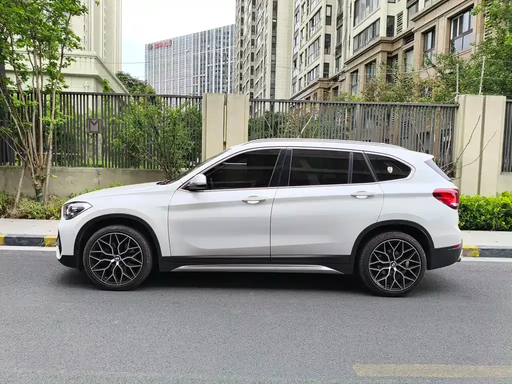 BMW X1 — фото 8