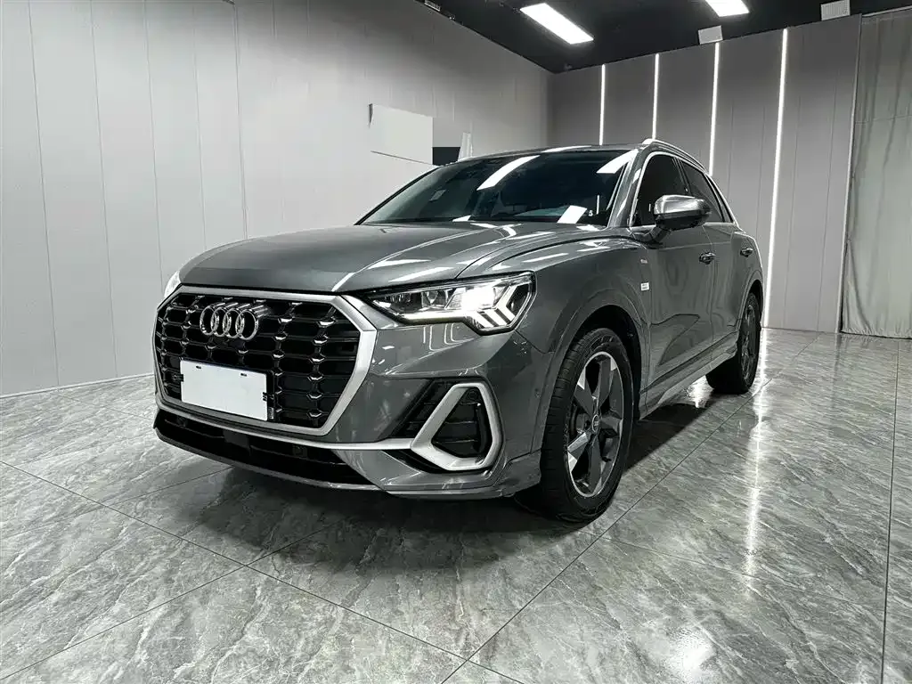 Audi Q3 — фото 1
