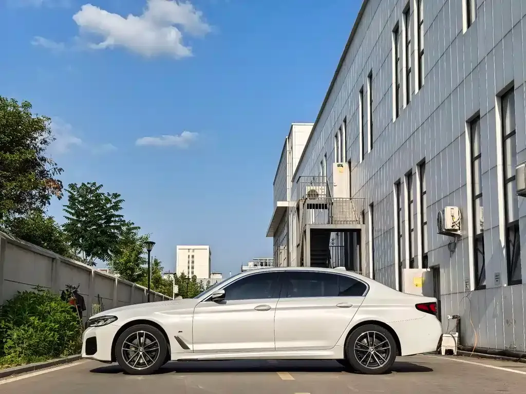 BMW 5 Series — фото 10
