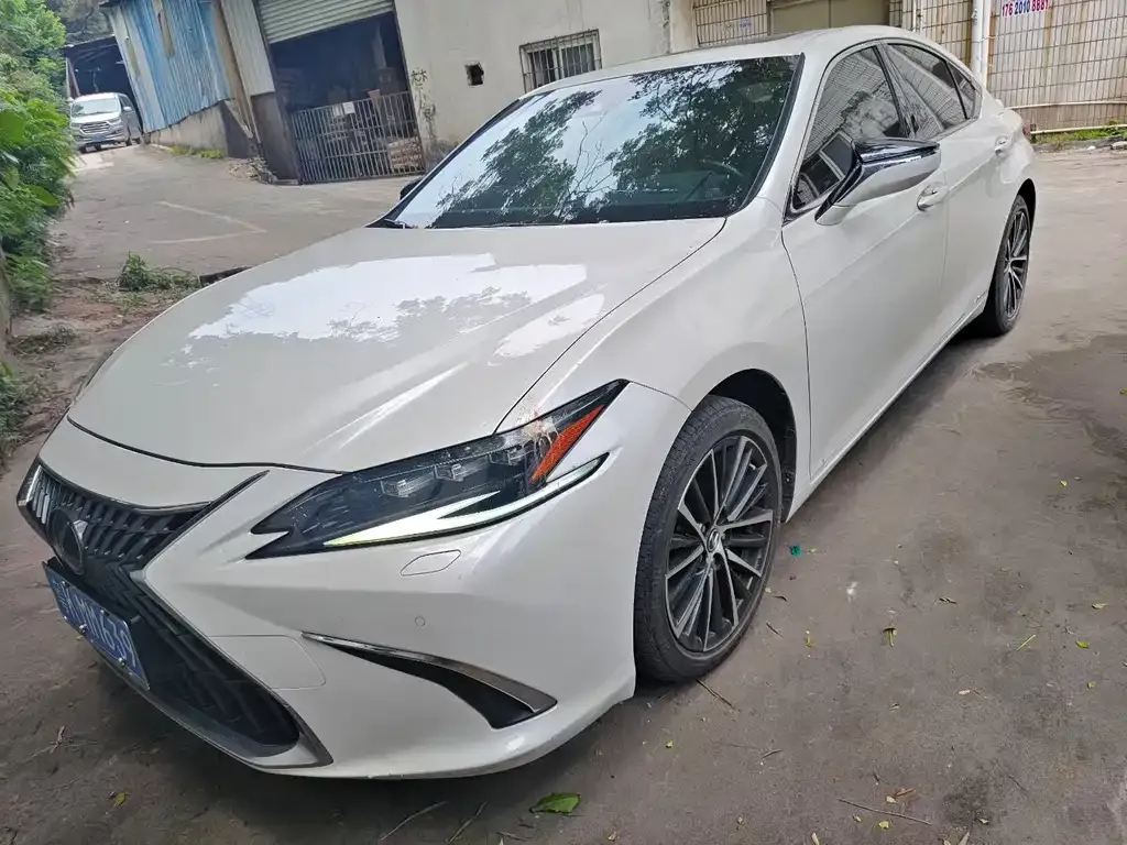 Lexus ES — фото 1