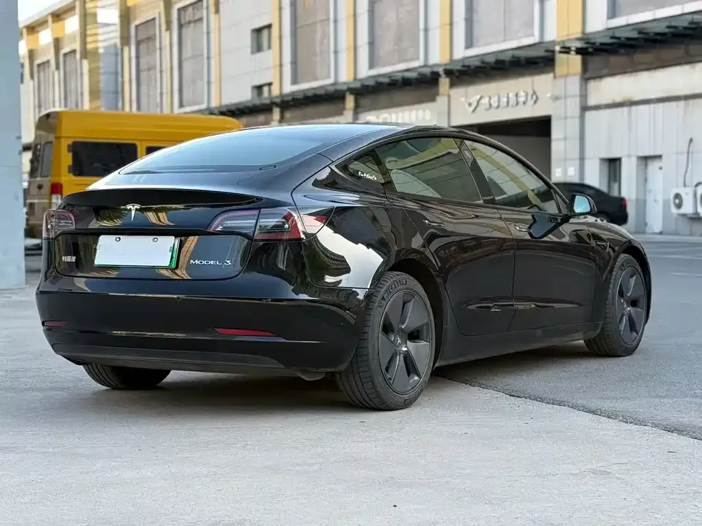 Tesla Model 3 — фото 6