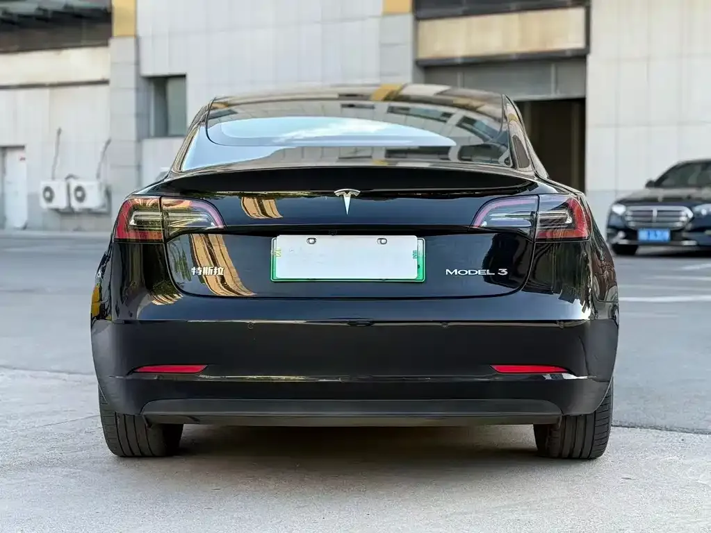 Tesla Model 3 — фото 3