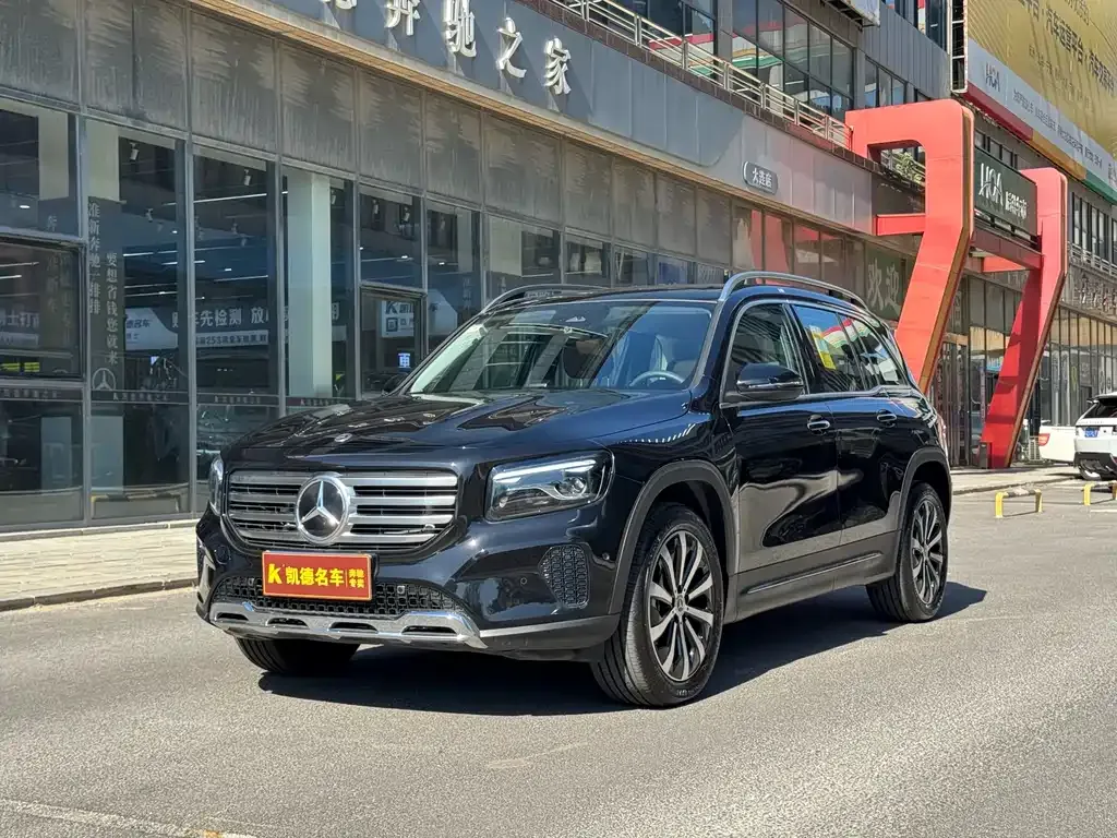 Mercedes-Benz GLB — фото 1