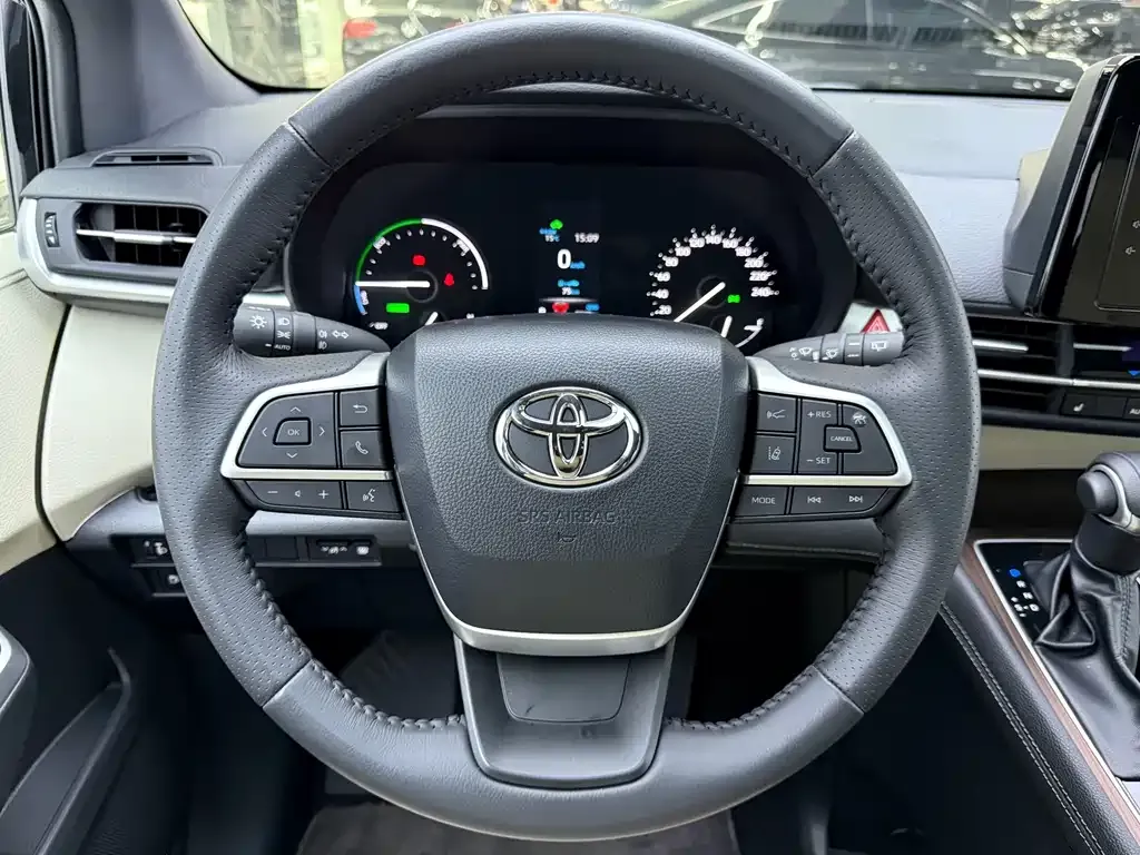 Toyota Sienna — фото 6