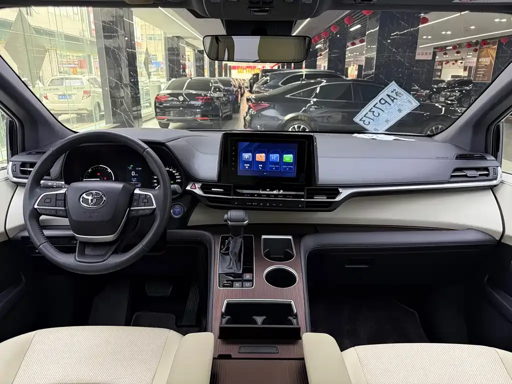 Toyota Sienna — фото 10
