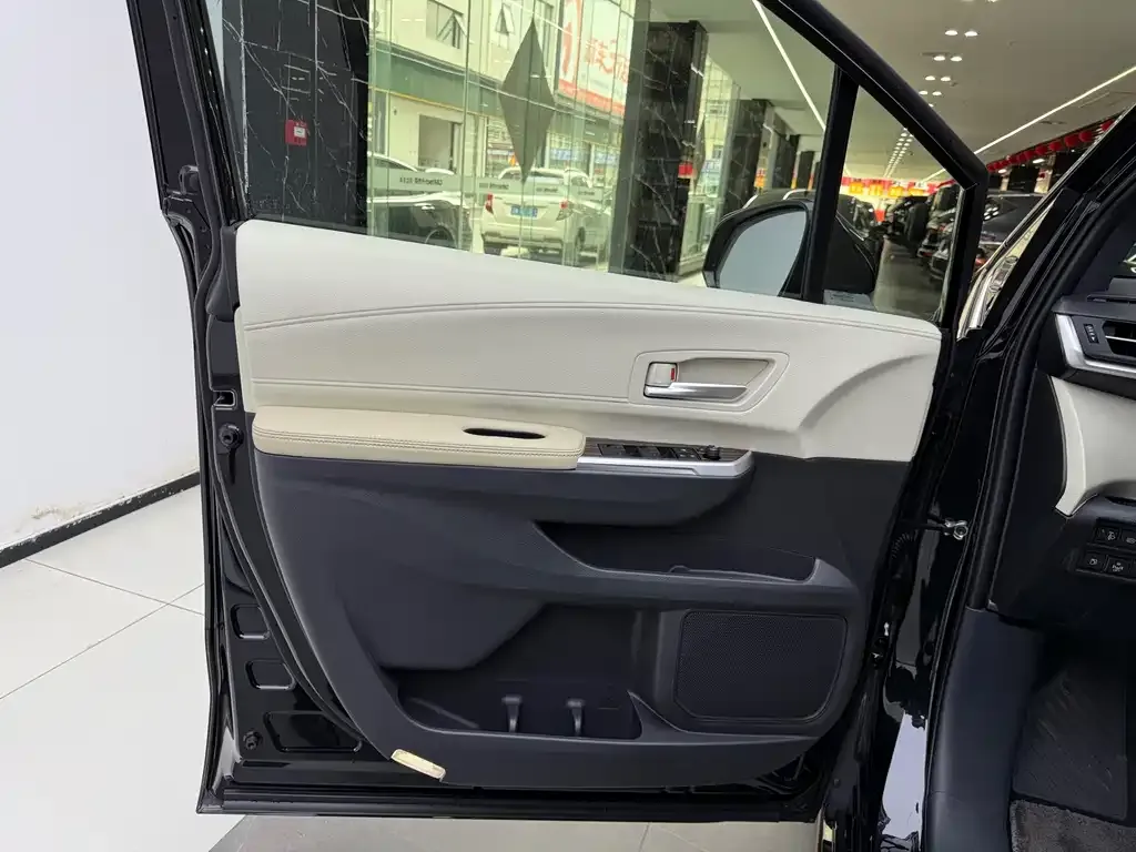 Toyota Sienna — фото 9