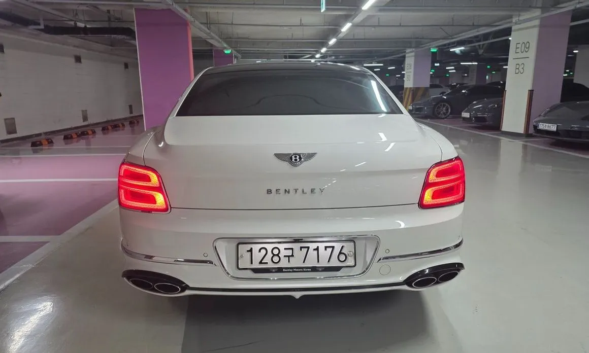 Bentley Flying Spur 2022 из KR, фото 6