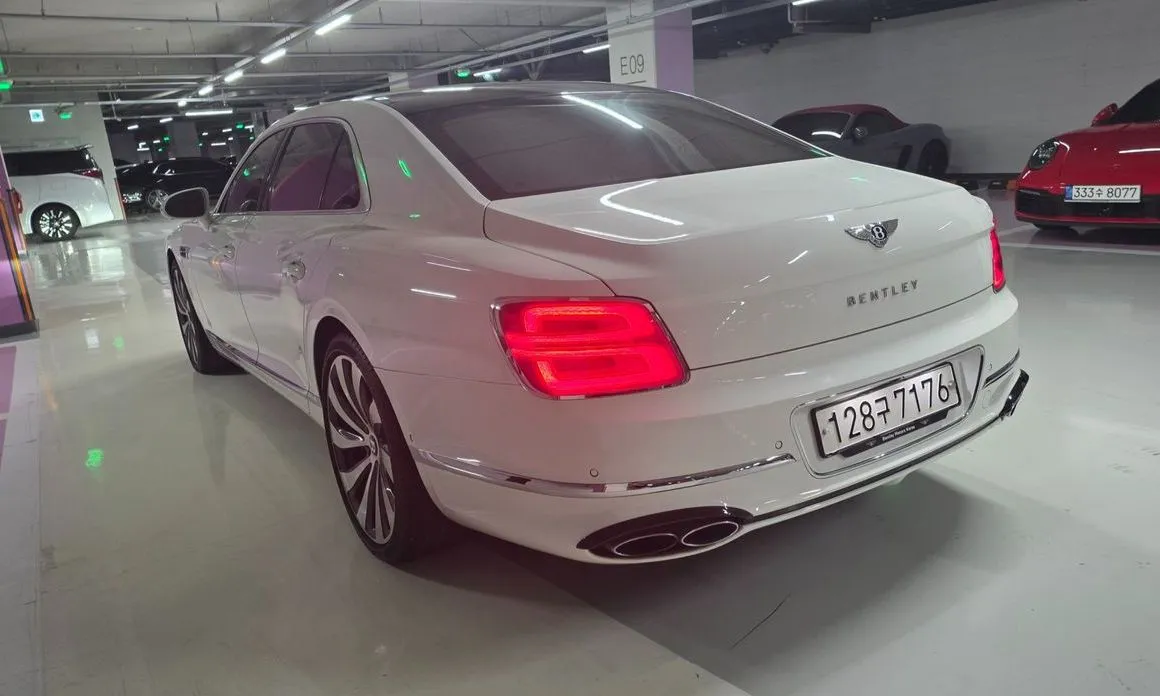 Bentley Flying Spur 2022 из KR, фото 2