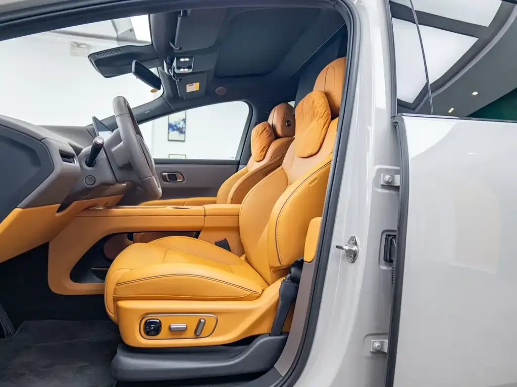 Li Auto i8 — фото 9