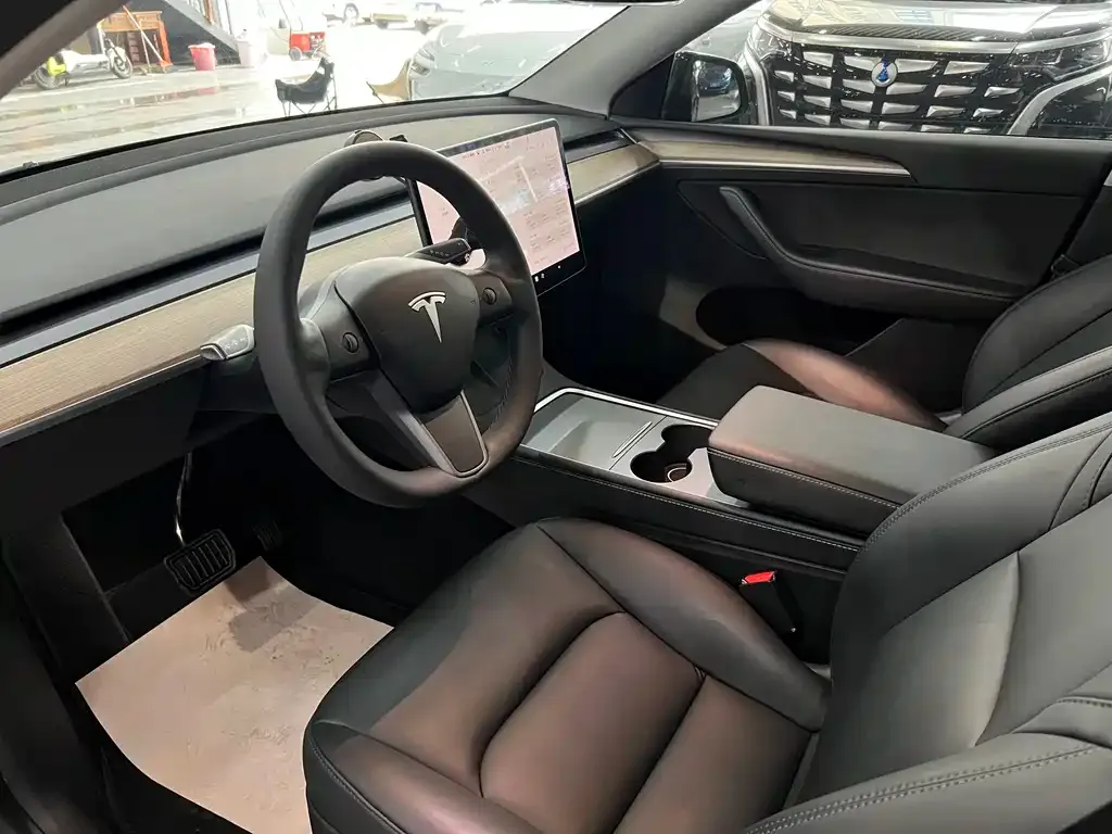 Tesla Model Y — фото 2