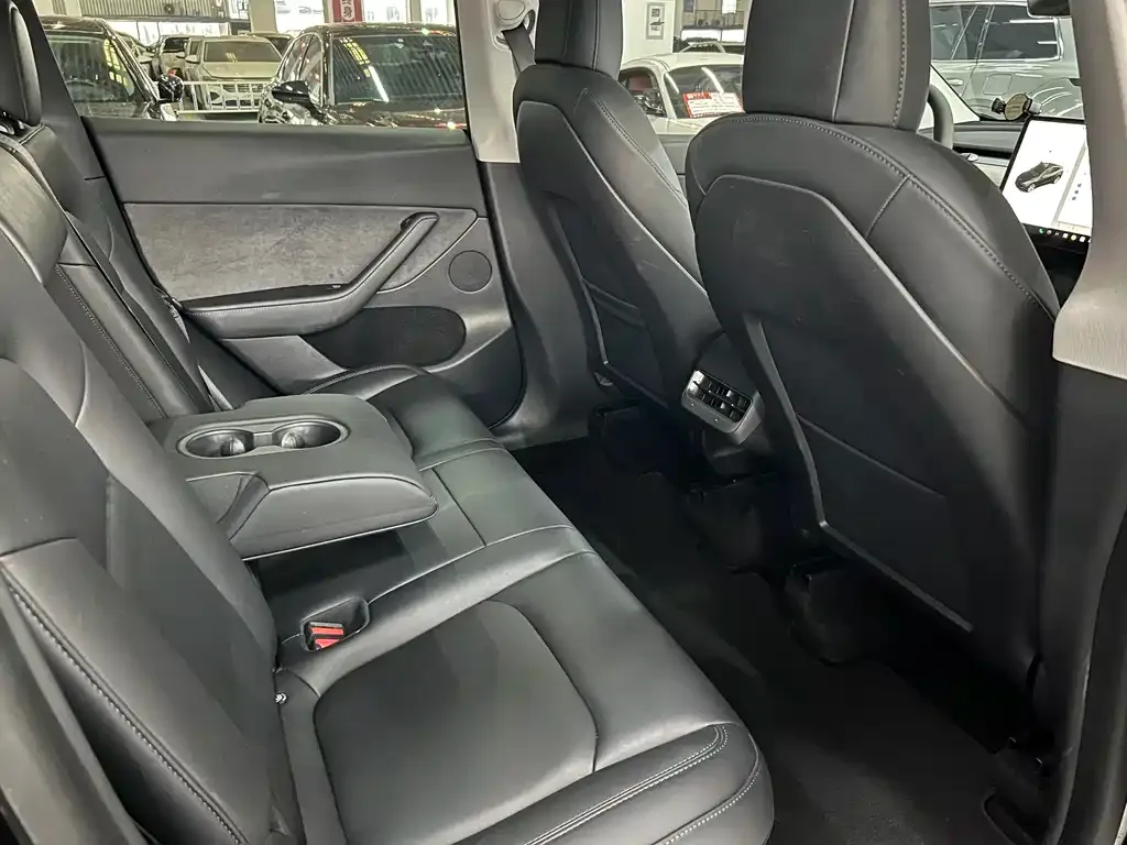 Tesla Model Y — фото 7