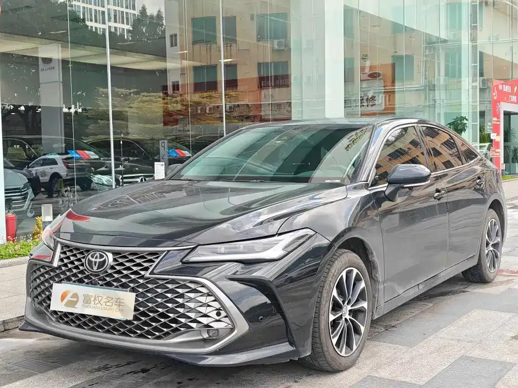 Toyota Avalon — фото 1